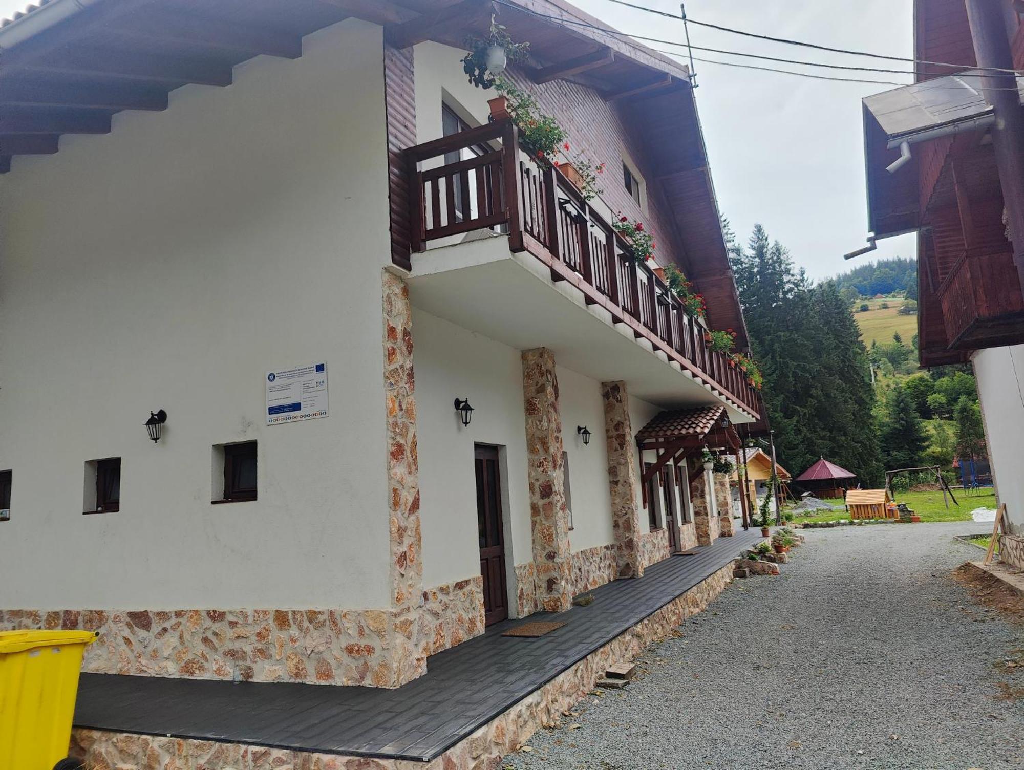 Pensiunea Trei Brazi Arieseni Exterior photo